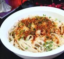 Spicy Oil-Poured Knife-Cut Noodles