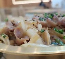 Beef with Enoki Mushrooms