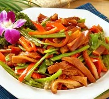Sliced Pepper Stir-Fried Beef Tripe in Wooden Bucket Rice