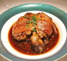 Steamed Pork Elbow with Salted Vegetables