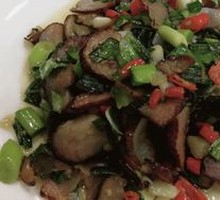 Stir-fried腊肉 with Garlic Greens