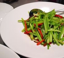 Stir-fried Water Celery with Fried Tofu Sheets