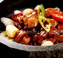 Stir-Fried Pork Intestines in Stone Pot with Garlic