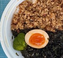 Sauce-Braised Minced Pork with Seaweed Rice