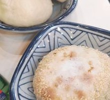 Red bean-filled flatbread