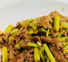 Stir-Fried Beef with Yellow Onion