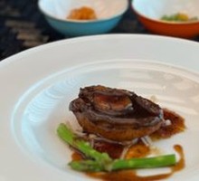 Black Truffle Sauce Pan-Fried Abalone from Putian Nanyu Island