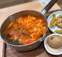 Tomato Snowflake Beef Brisket Rice Noodles