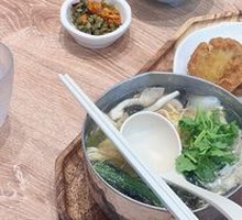 Goji Mushroom Chicken Soup Noodles