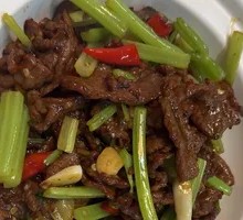 Stir-Fried Beef with Yellow Onion