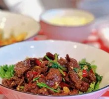 Cilantro Stir-Fried Beef Shin