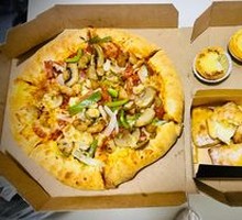 Premium Deluxe Pizza
