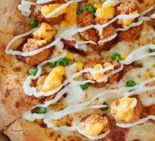 Golden Salted Egg Yolk Chicken Pizza