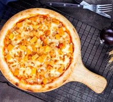 Golden Sweet Potato Fries Pizza