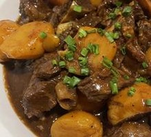 Stewed Beef Brisket with Small Potatoes