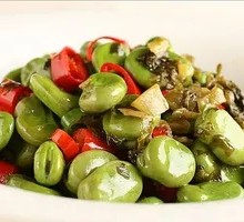 Broad Bean Stir-fried with Pickled Cabbage