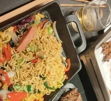 Stir-Fried Instant Noodles on Iron Plate