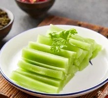 Stir-fried Pork Slices with Lettuce and Wood Ear Mushrooms