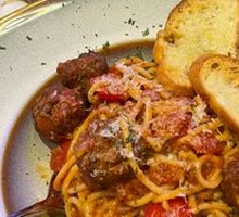 Classic Beef Meatball Spaghetti