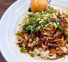 Spicy Oil-Poured Noodles