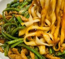 Braised Lentils with Shredded Pork Noodles