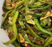 Stir-fried Noodles with Green Beans