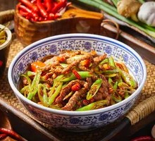 Spicy Stir-Fried Yellow Beef Noodles