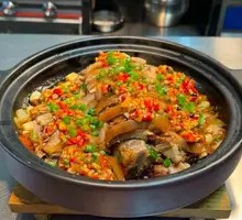 Braised Pork Knuckle in Clay Pot