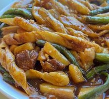 Stewed Spare Ribs with Green Beans and Steamed Bun