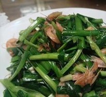 Stir-fried河虾 with leeks