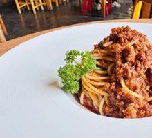 Traditional Italian Meat Sauce Pasta