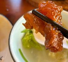 Braised Beef Tendons and Noodles in Clay Pot