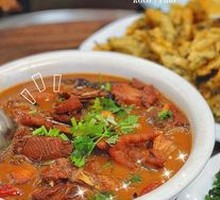 Chicken stewed with mountain mushrooms