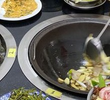 Stir-fried Chicken in Iron Pot