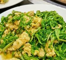 Stir-fried Eggs with Wild Greens