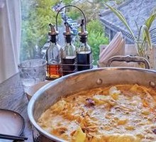 Bird's Nest Chicken Hot Pot