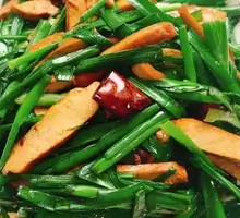 Stir-fried Wild Garlic with Tofu Skin