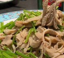 Stir-fried Scallion with Fish Balls
