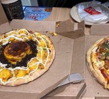 Golden Salted Egg Yolk Chicken Pizza