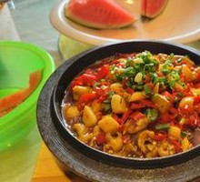 Spicy Boneless Chicken Feet in Stone Pot