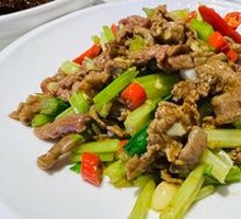 Stir-Fried Beef with Yellow Onion