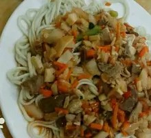 Stir-Fried Mushroom and Meat over Noodles
