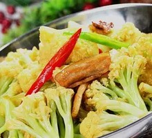 Spicy Stir-Fried Organic Cauliflower