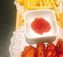 Garlic Chicken Wings with Fries