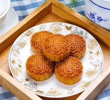 Lotus Seed Paste with Salted Egg Yolk Mooncake