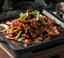 Grilled Lamb Stir-Fry on Iron Plate