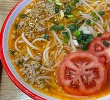 Sour Soup with Minced Pork Noodles