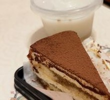 Tiramisu Cake