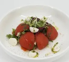 Traditional Caprese Tomato Cheese Salad