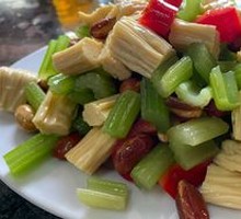 Celery with Yellow Skin Tofu Shreds